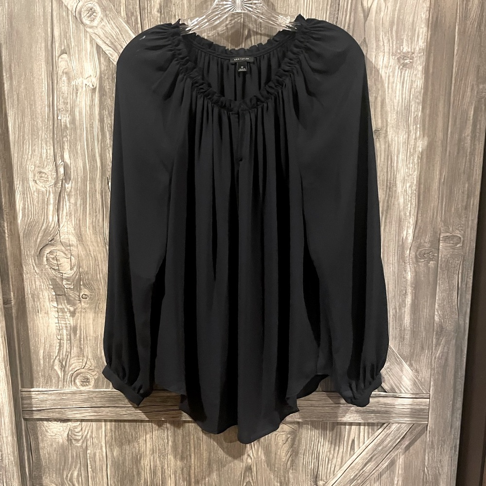 Ann Taylor poet’s style blouse in silky dark navy polyester. Flowy & Gorgeous.